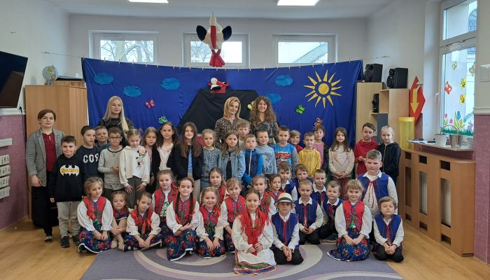 Wielkanocny występ Biedronek dla społeczności przedszkolnej oraz gości ze Szkoły Podstawowej nr 1 w Lubartowie