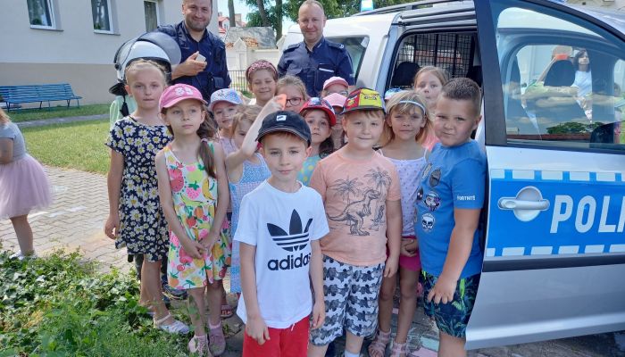 ,, BEZPIECZNE WAKACJE’’ -spotkanie z policjantami