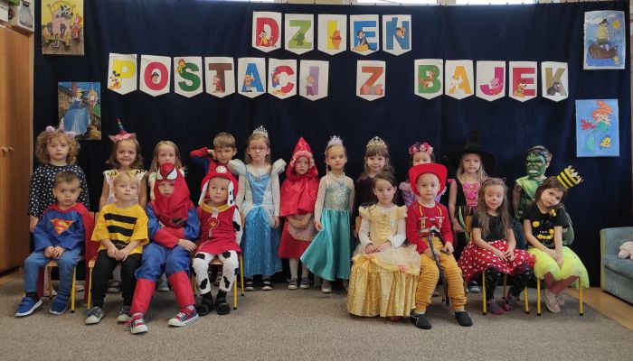 ŚWIATOWY DZIEŃ POSTACI Z BAJEK W GRUPIE PSZCZÓŁKI